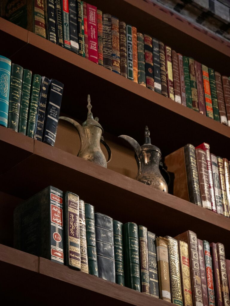 bookshelf-antique-books-vintage-styling-retro-decor